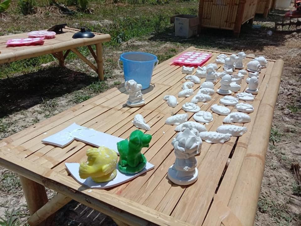 ไร่นาบัวหลวง คาเฟ่ & ฟาร์มสเตย์ Raina Bualuang Cafe & Farm Stay Ban Na No Exterior photo