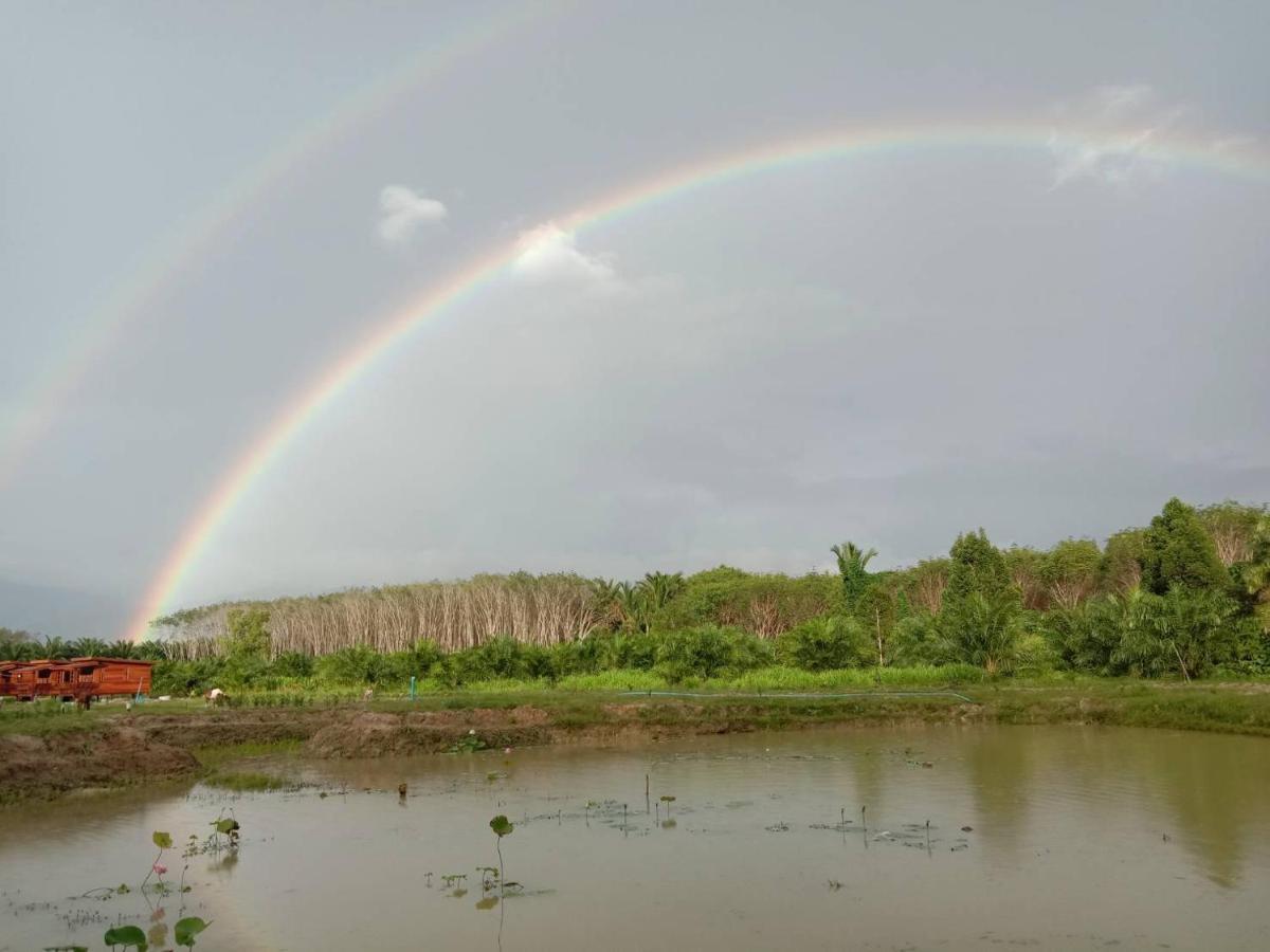 ไร่นาบัวหลวง คาเฟ่ & ฟาร์มสเตย์ Raina Bualuang Cafe & Farm Stay Ban Na No Exterior photo