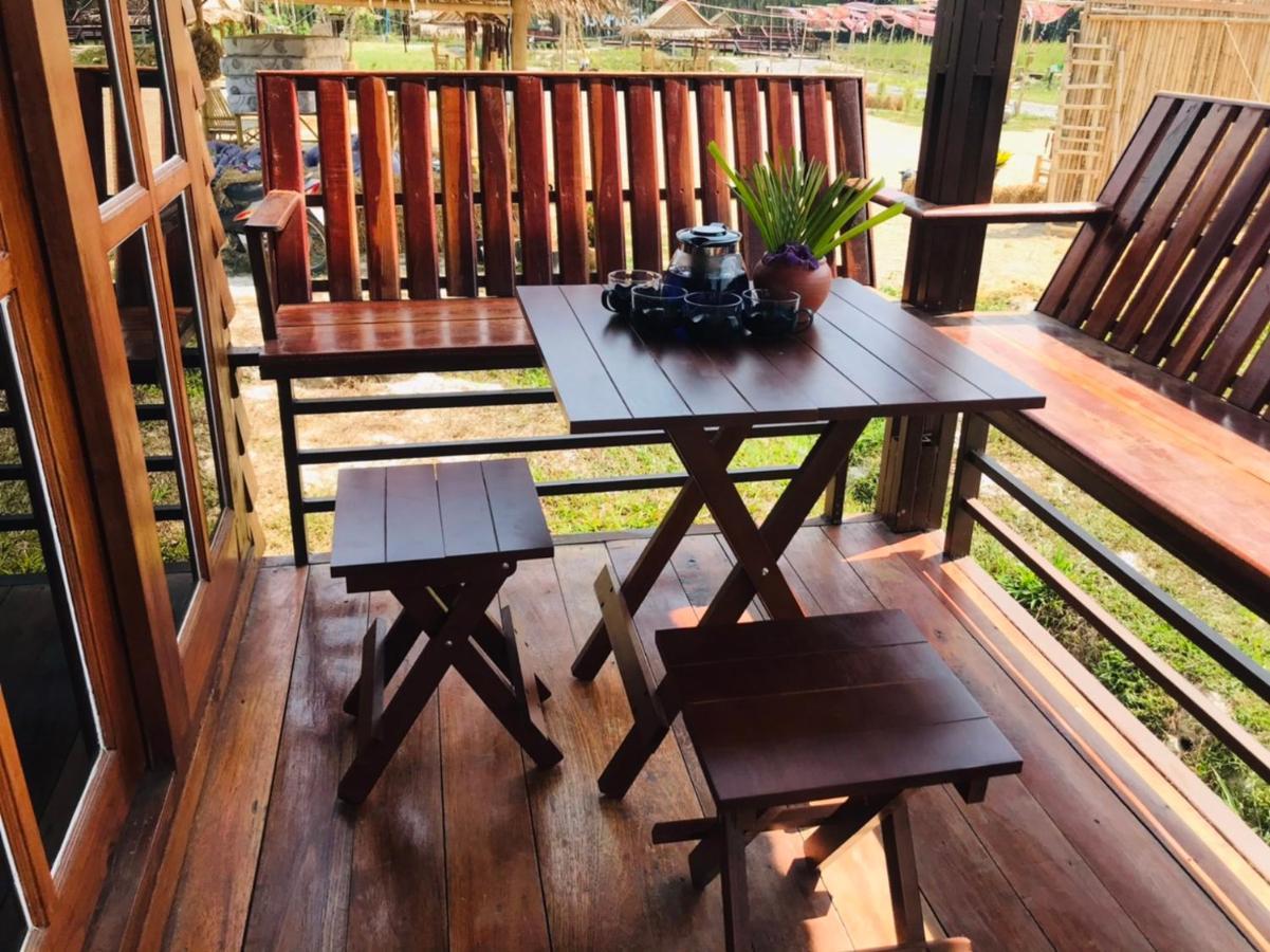 ไร่นาบัวหลวง คาเฟ่ & ฟาร์มสเตย์ Raina Bualuang Cafe & Farm Stay Ban Na No Exterior photo