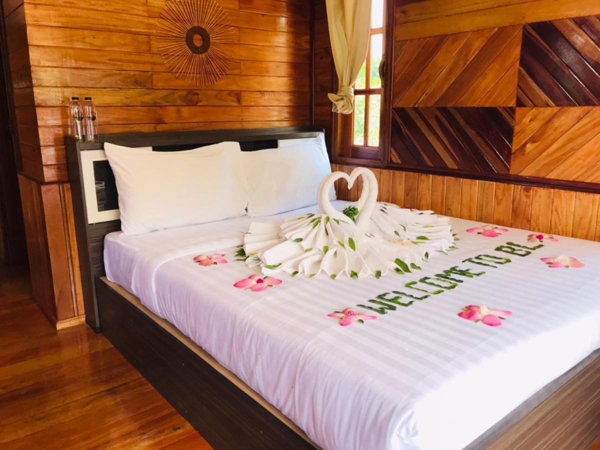 ไร่นาบัวหลวง คาเฟ่ & ฟาร์มสเตย์ Raina Bualuang Cafe & Farm Stay Ban Na No Exterior photo