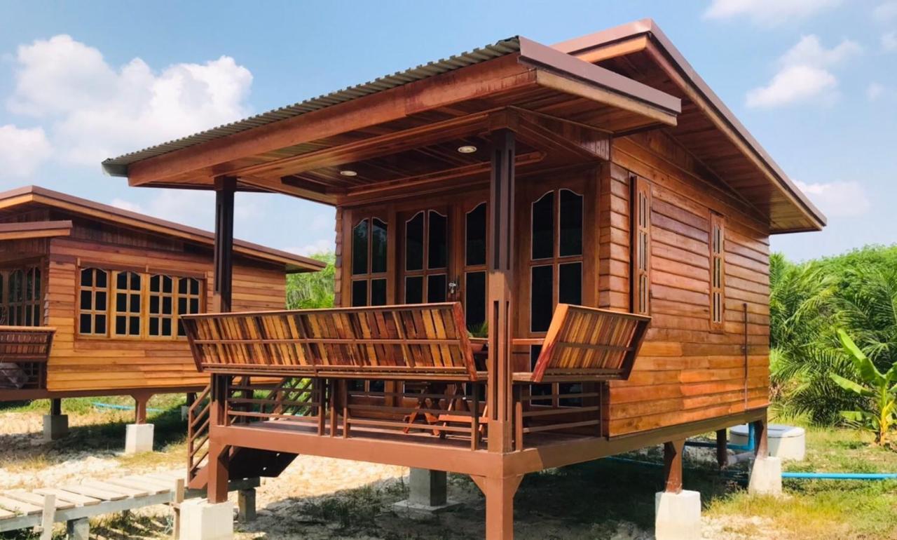 ไร่นาบัวหลวง คาเฟ่ & ฟาร์มสเตย์ Raina Bualuang Cafe & Farm Stay Ban Na No Exterior photo
