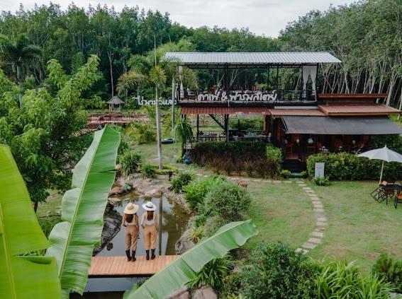 ไร่นาบัวหลวง คาเฟ่ & ฟาร์มสเตย์ Raina Bualuang Cafe & Farm Stay Ban Na No Exterior photo