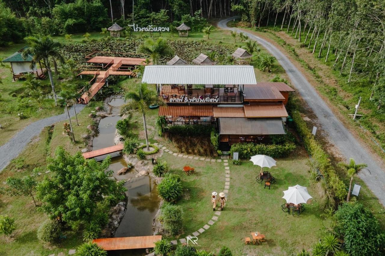 ไร่นาบัวหลวง คาเฟ่ & ฟาร์มสเตย์ Raina Bualuang Cafe & Farm Stay Ban Na No Exterior photo