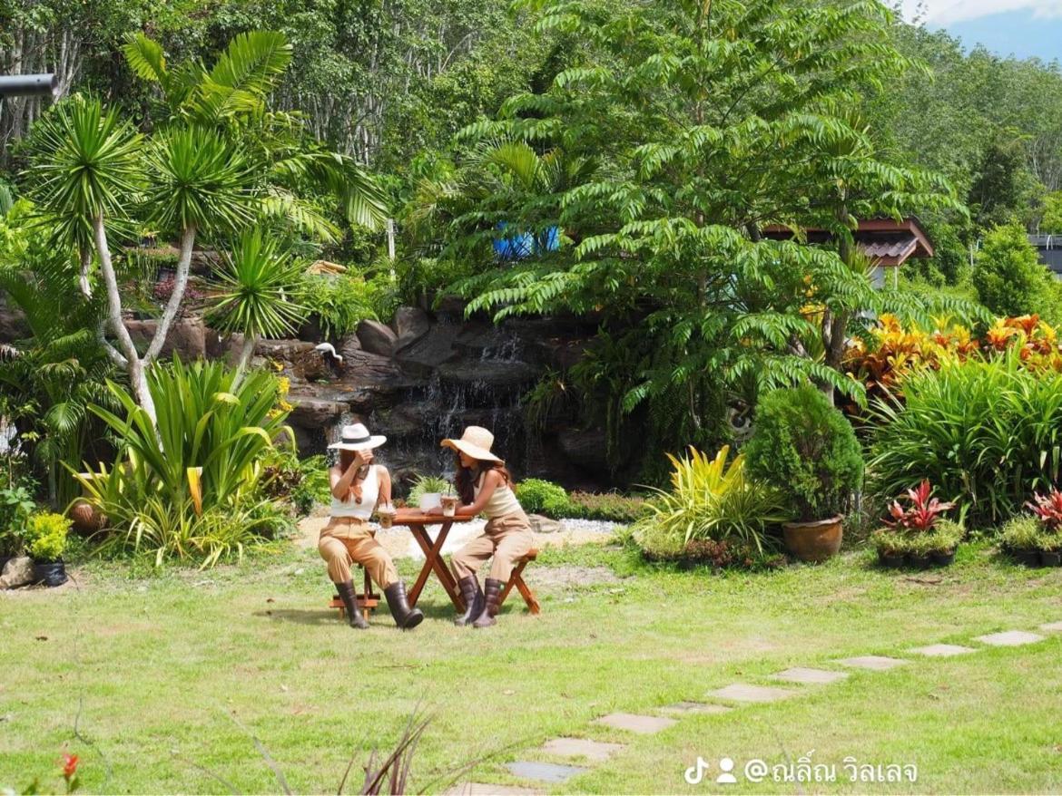 ไร่นาบัวหลวง คาเฟ่ & ฟาร์มสเตย์ Raina Bualuang Cafe & Farm Stay Ban Na No Exterior photo
