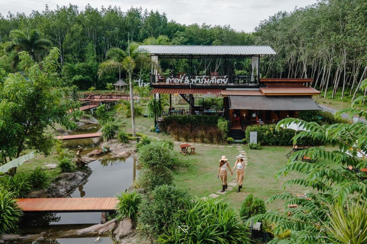 ไร่นาบัวหลวง คาเฟ่ & ฟาร์มสเตย์ Raina Bualuang Cafe & Farm Stay Ban Na No Exterior photo