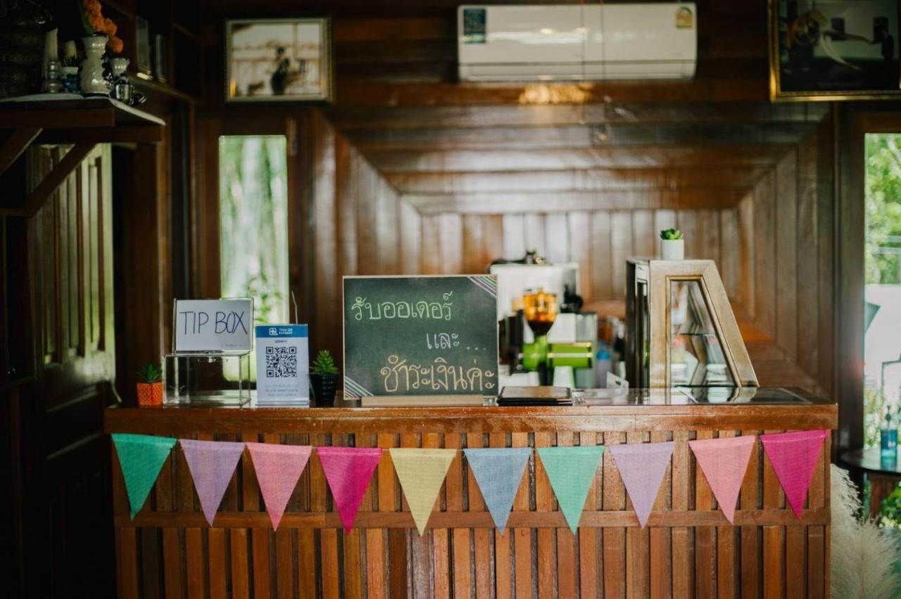 ไร่นาบัวหลวง คาเฟ่ & ฟาร์มสเตย์ Raina Bualuang Cafe & Farm Stay Ban Na No Exterior photo