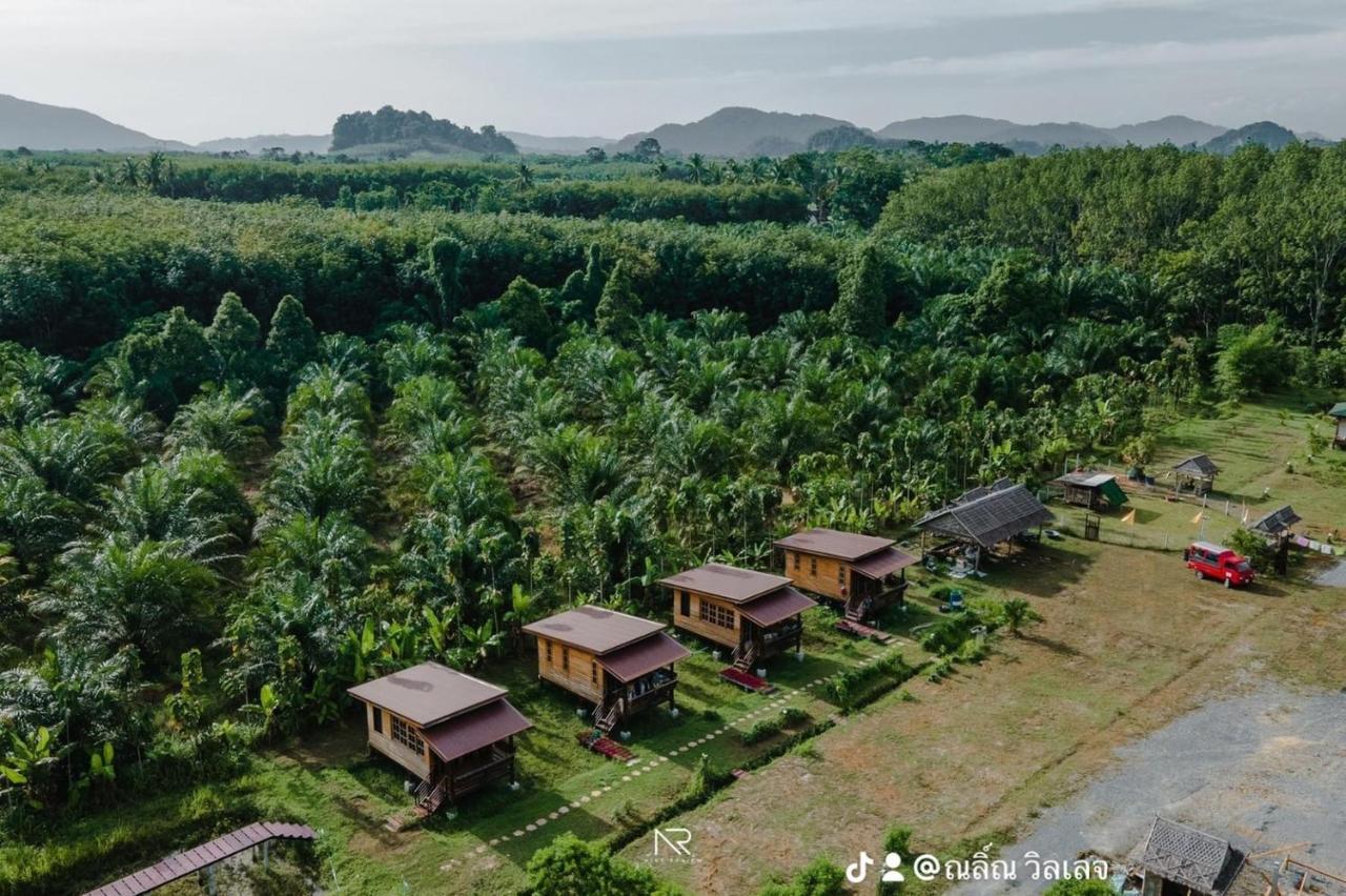 ไร่นาบัวหลวง คาเฟ่ & ฟาร์มสเตย์ Raina Bualuang Cafe & Farm Stay Ban Na No Exterior photo