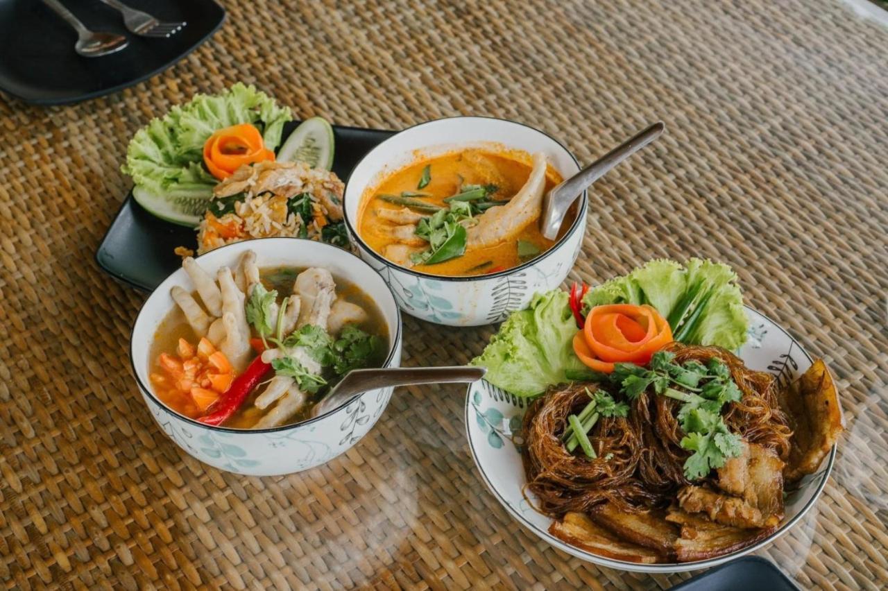 ไร่นาบัวหลวง คาเฟ่ & ฟาร์มสเตย์ Raina Bualuang Cafe & Farm Stay Ban Na No Exterior photo